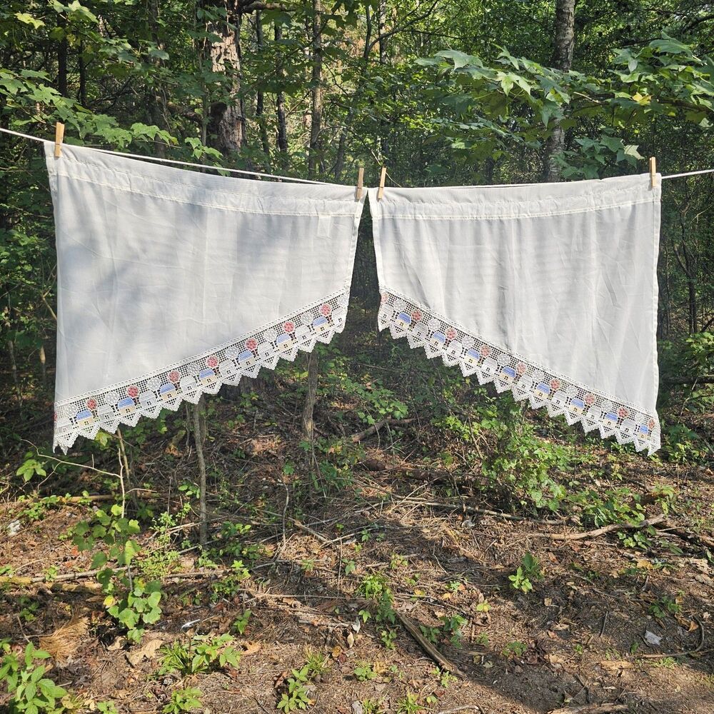 Vintage-Style White Cottage Themed Crochet Trim Cafe Curtains 2 Panels